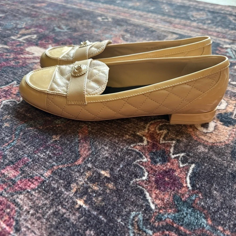 CHANEL‎ Beige Quilted Leather Loafers CC on Patent Leather Toe Flats